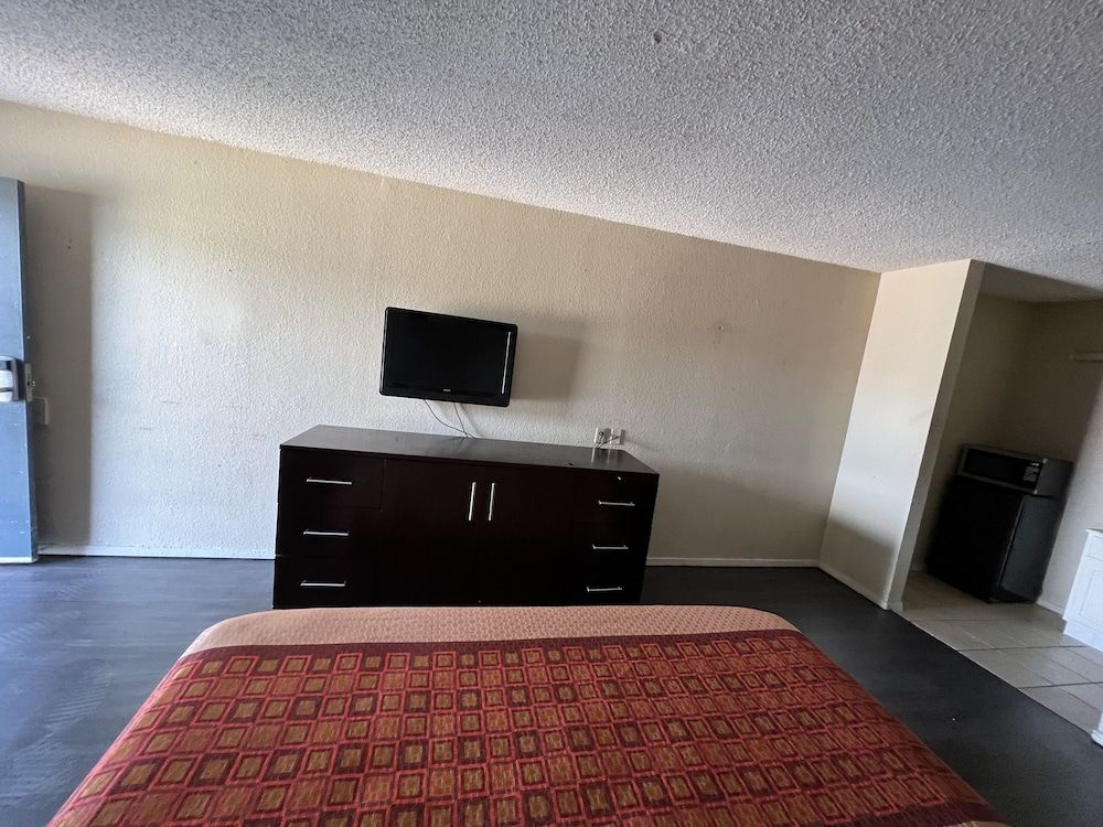 Great Western Inn & Suites Standard Double or Twin Room, 2 Double Beds 7