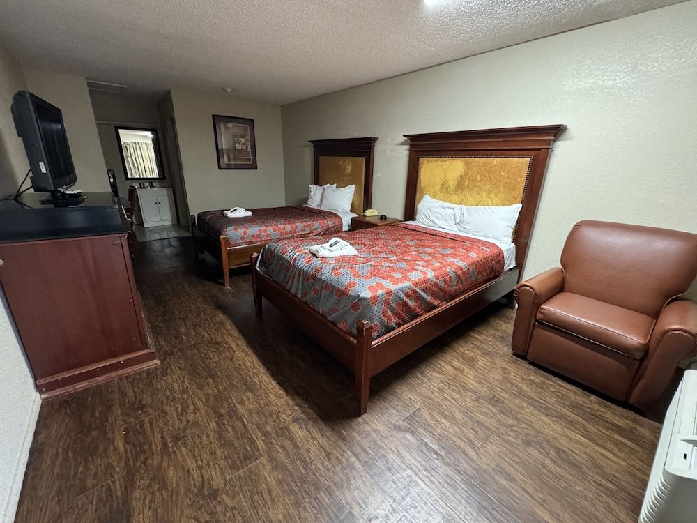 Great Western Inn & Suites Standard Double or Twin Room, 2 Double Beds 2