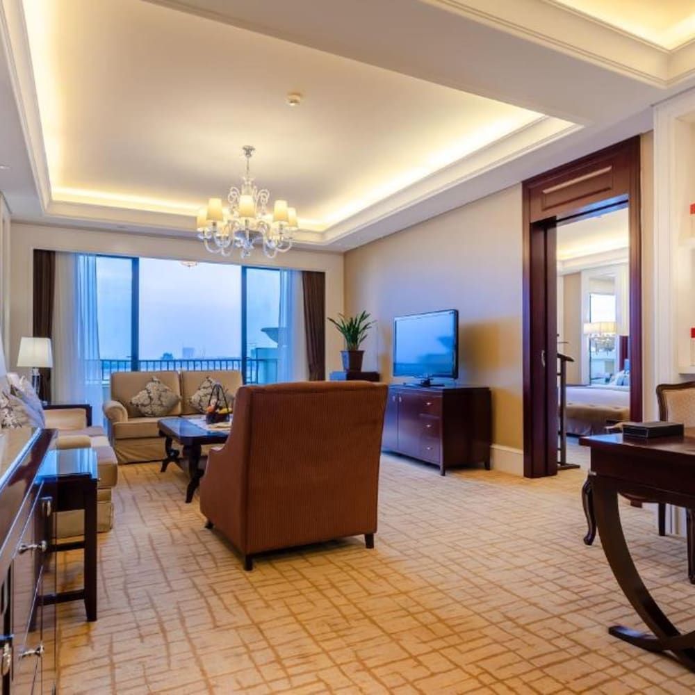 Yourworld International Conference Center Business Suite 4