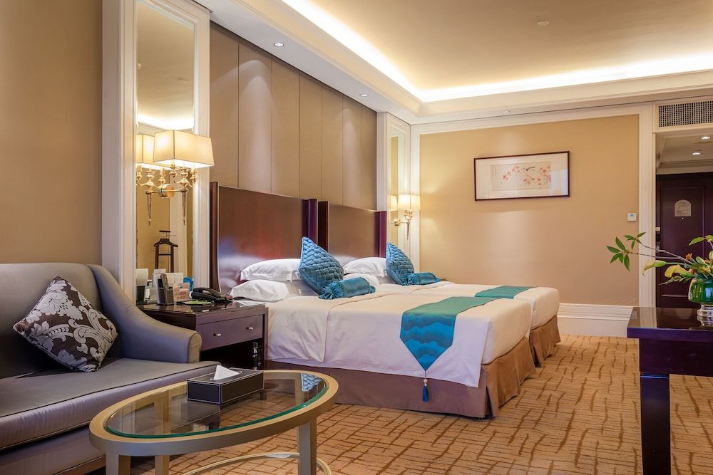 Yourworld International Conference Center Deluxe Room with Lake View