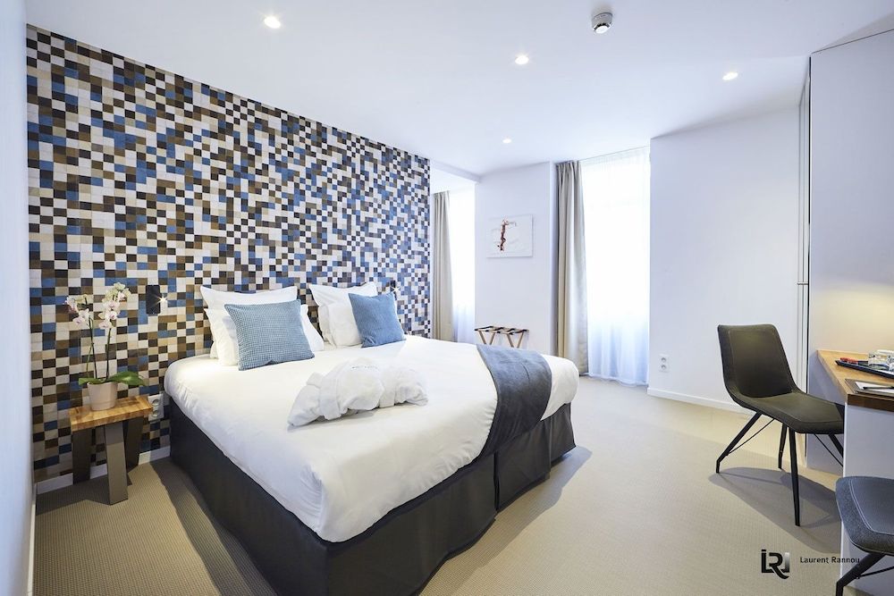 Le Manoir de Kerbot Comfort Double or Twin Room 2