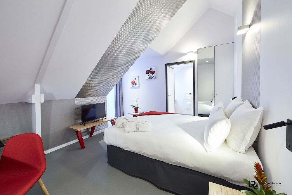 Le Manoir de Kerbot Comfort Double or Twin Room 6