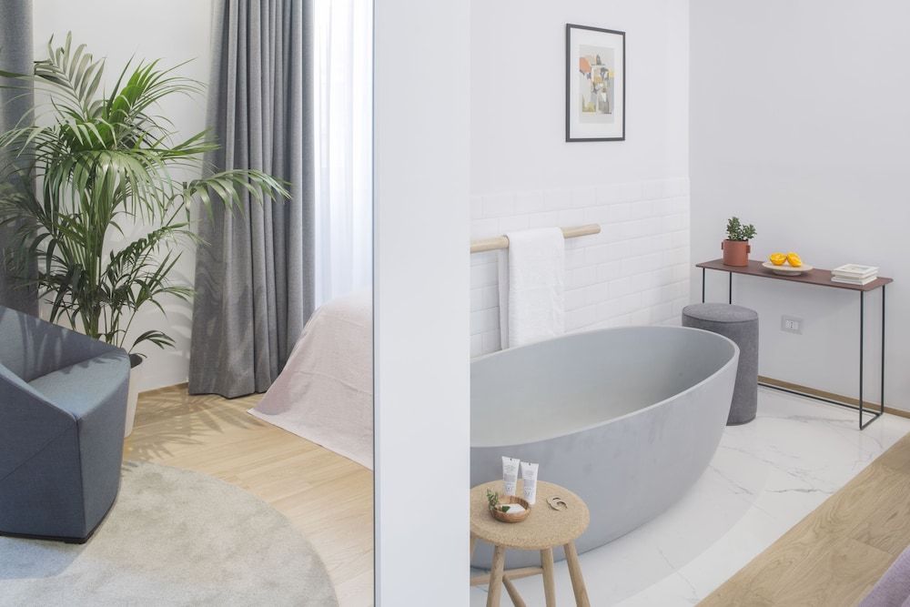 The Radical Hotel Luxury Double Room, 1 Queen Bed, City View 3