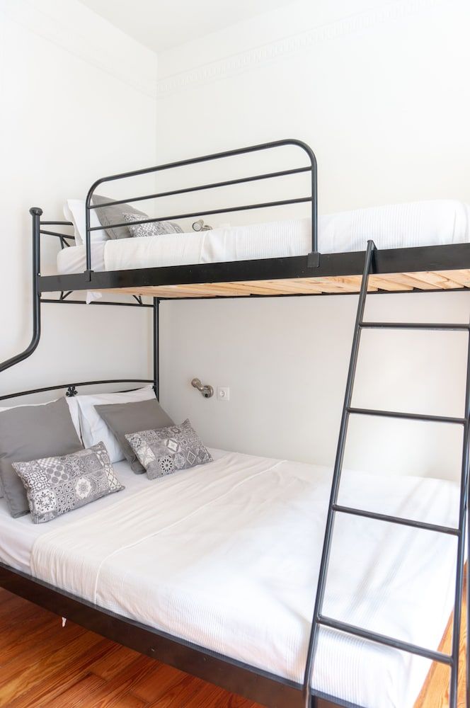 Dioskouros Hostel Basic Triple Room, Shared Bathroom