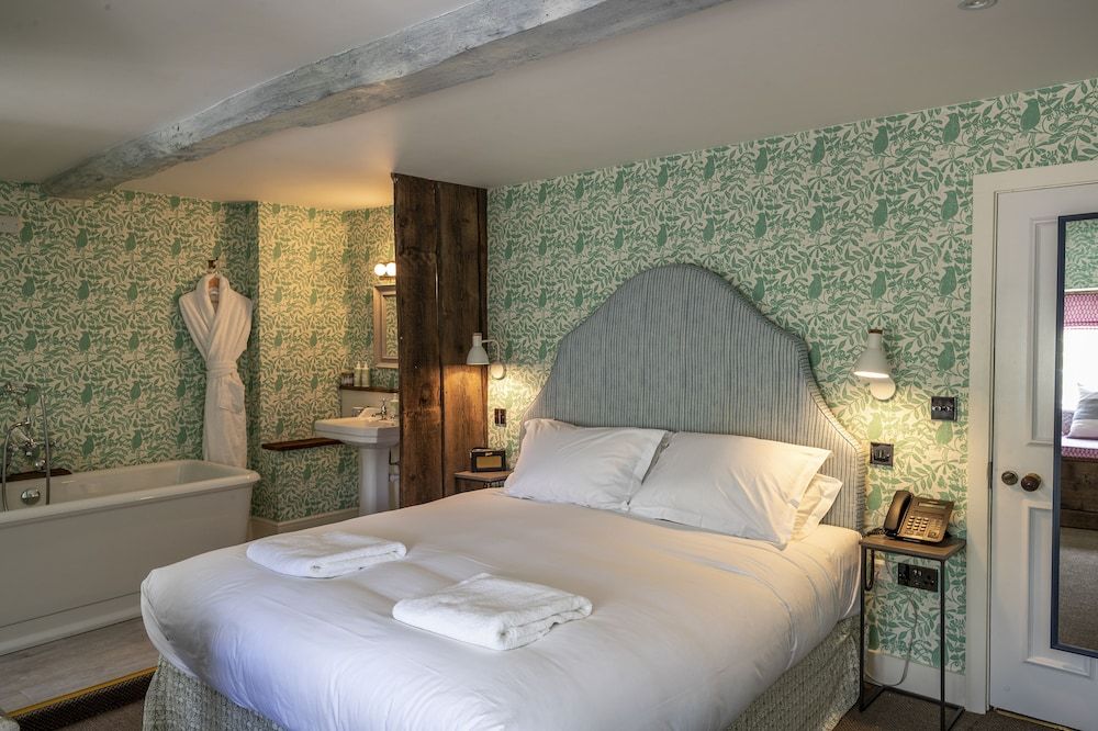 The Swan Inn Double Room, 1 King Bed, Bathtub