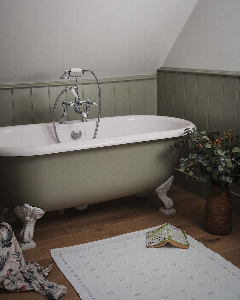 The Swan Inn Signature Room 2