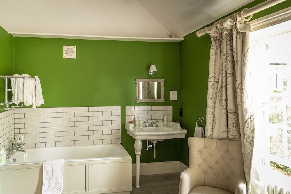 The Swan Inn Double Room, 1 King Bed, Bathtub 5