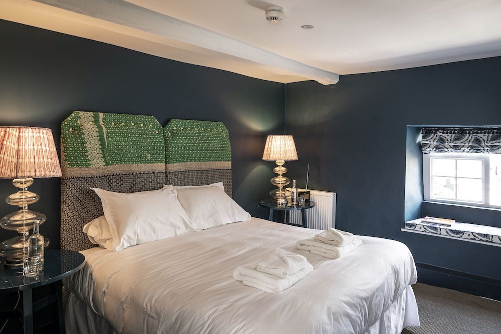 The Swan Inn Double Room, 1 King Bed, Bathtub 2