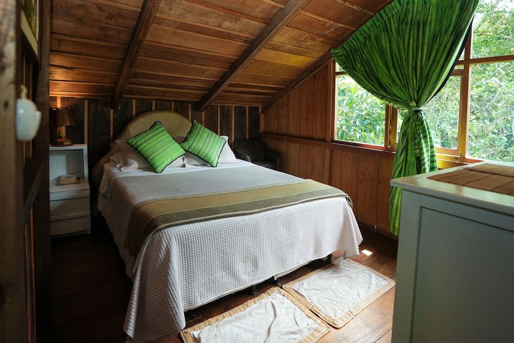 Casa de Piedra Design Chalet, 3 Bedrooms, Mountain View, Courtyard Area 2