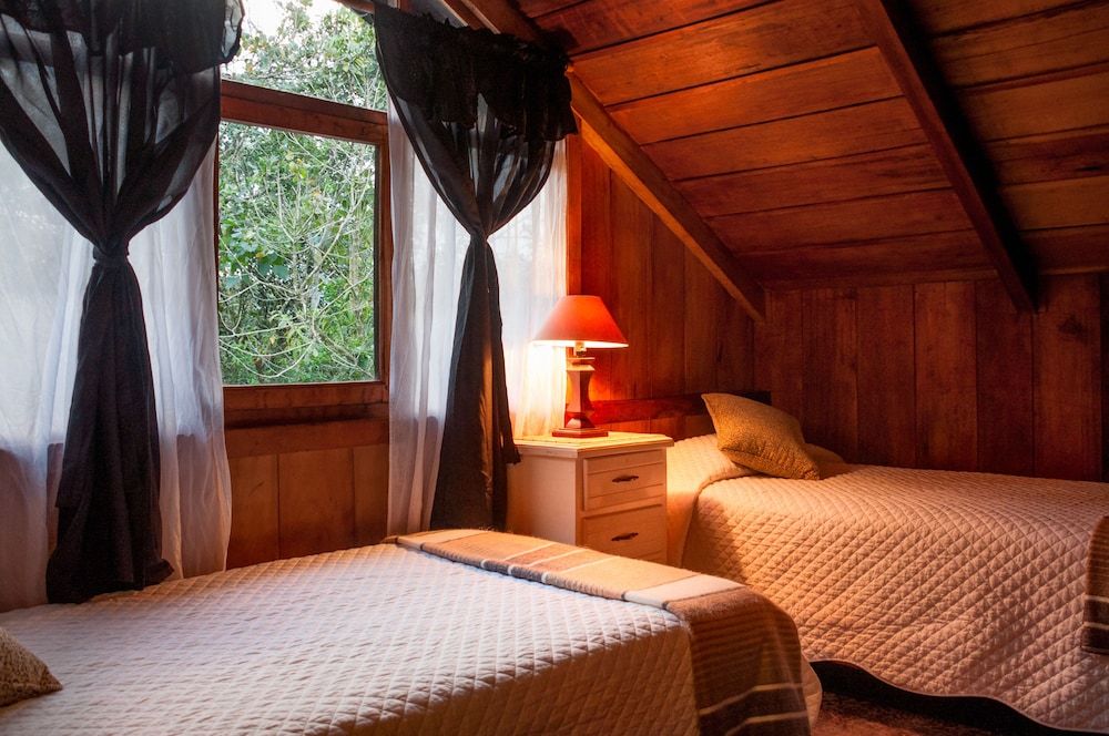 Casa de Piedra Design Chalet, 3 Bedrooms, Mountain View, Courtyard Area 10