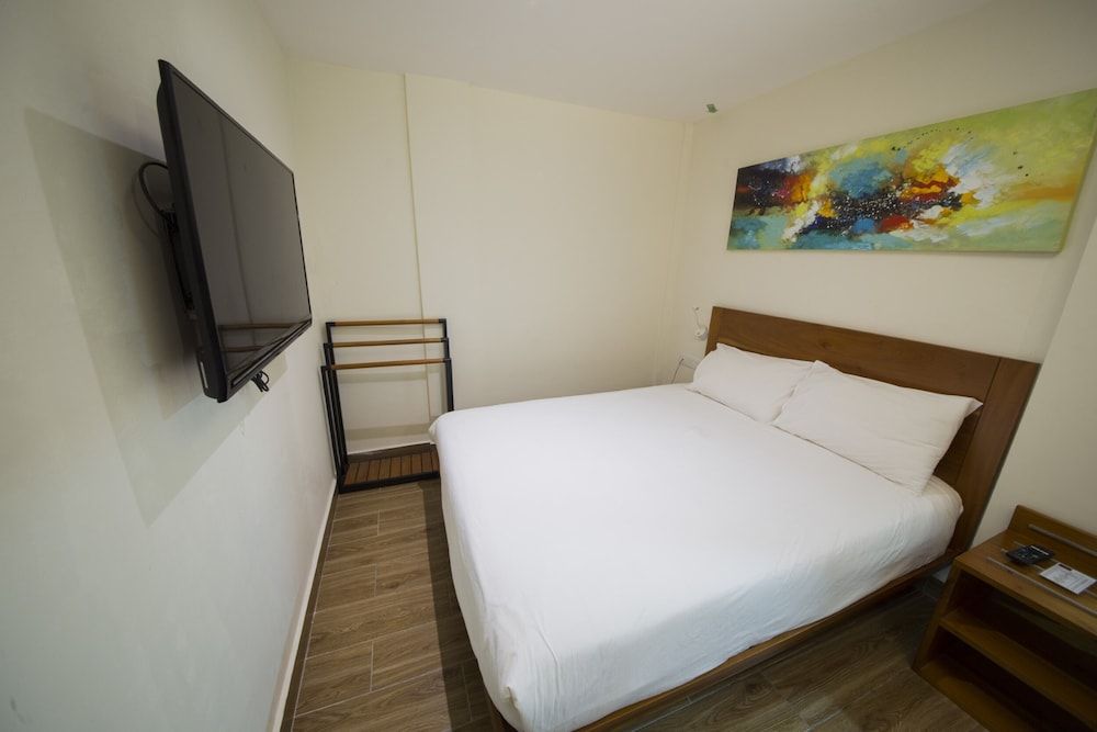 The Point Boutique Hotel Deluxe Double Room, No Windows 2