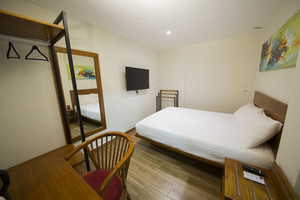 The Point Boutique Hotel Deluxe Double Room, No Windows 4