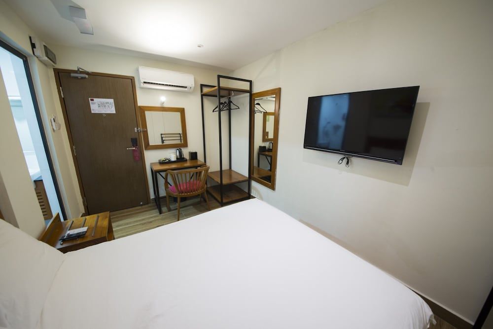 The Point Boutique Hotel Deluxe Double Room, No Windows 6