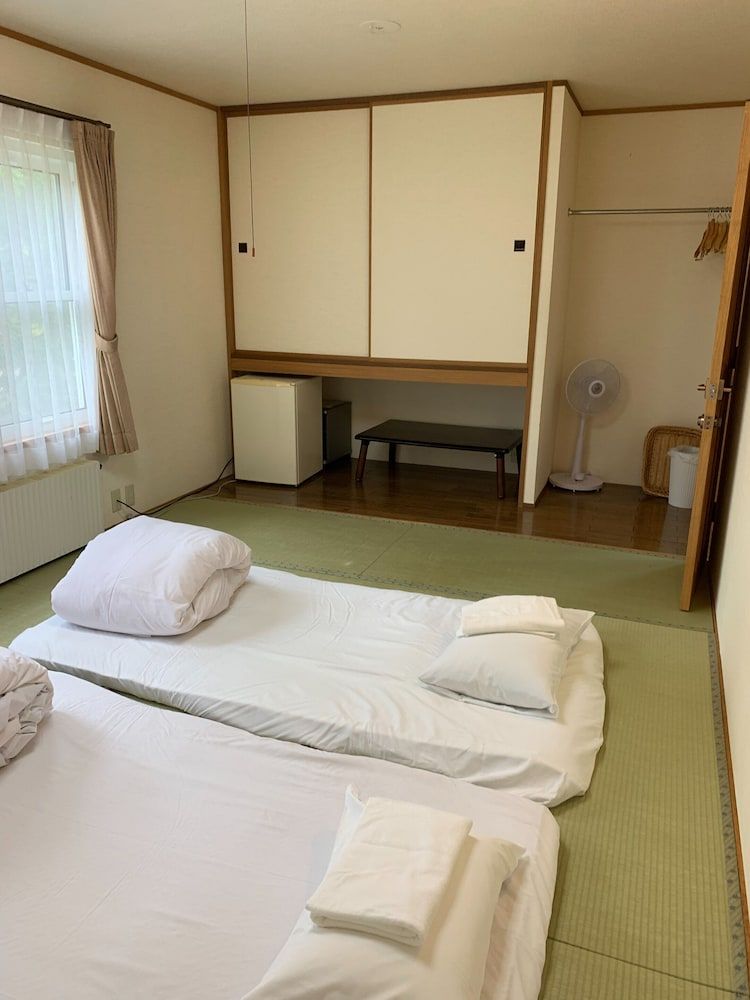 The Niseko Ski Lodge - Higashiyama Japanese Style Room for 4 Guests, Shared Bathroom 5