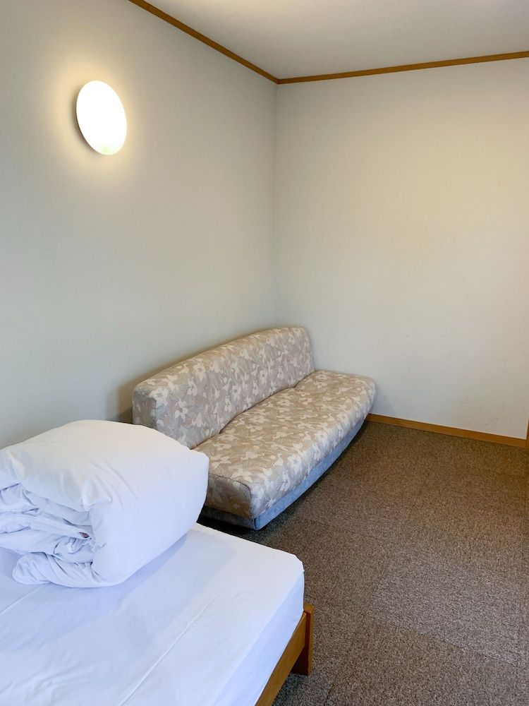 The Niseko Ski Lodge - Higashiyama Classic Triple Room, Shared Bathroom 3