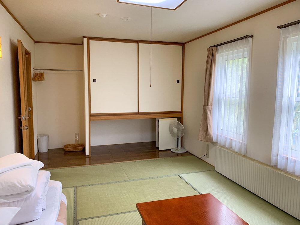The Niseko Ski Lodge - Higashiyama Japanese Style Room for 4 Guests, Shared Bathroom 11
