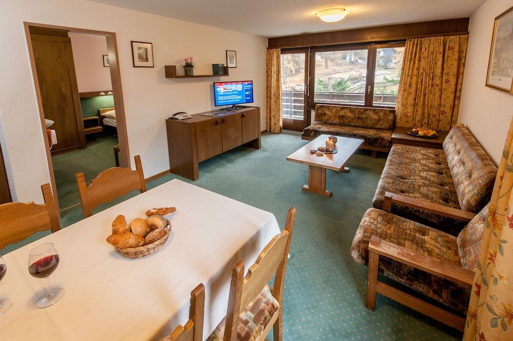 Appartements Zermatt Paradies Standard Apartment, 3 Bedrooms, Mountain View, Garden Area (((4))) 5