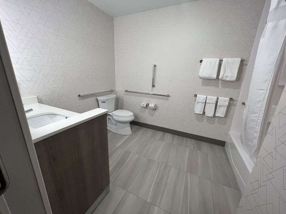 Suite, 2 Queen Beds, Mobility Accessible