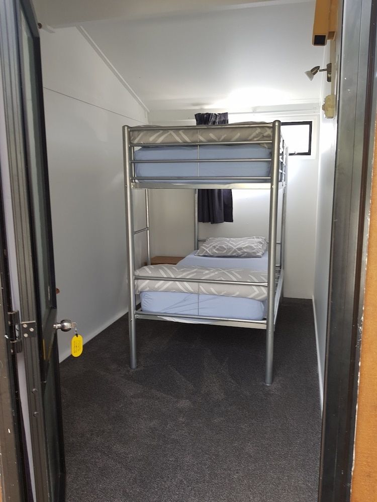 Tidewater Motel and Tourist Park - Hostel