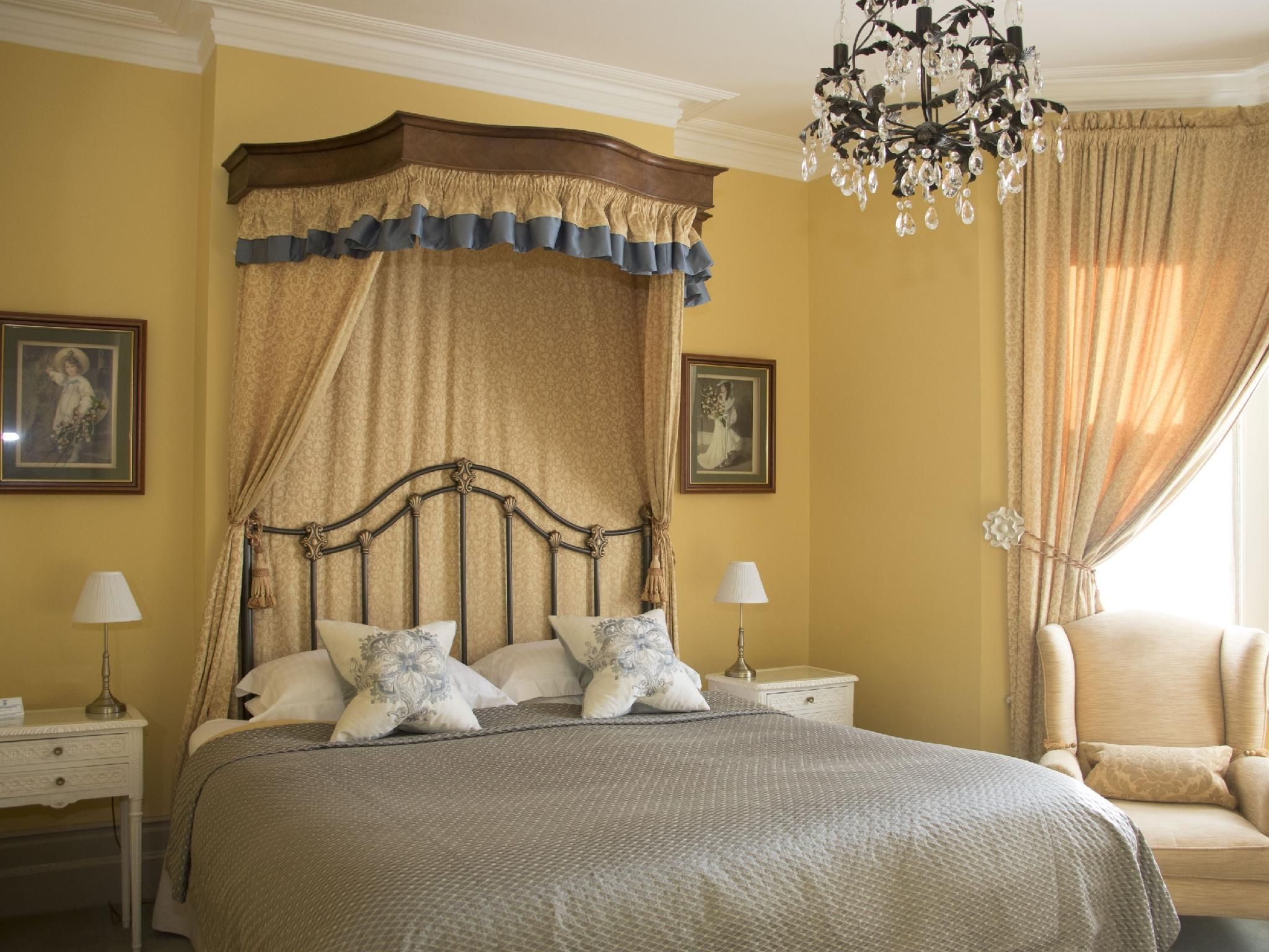 King-Ensuite-Alice Room