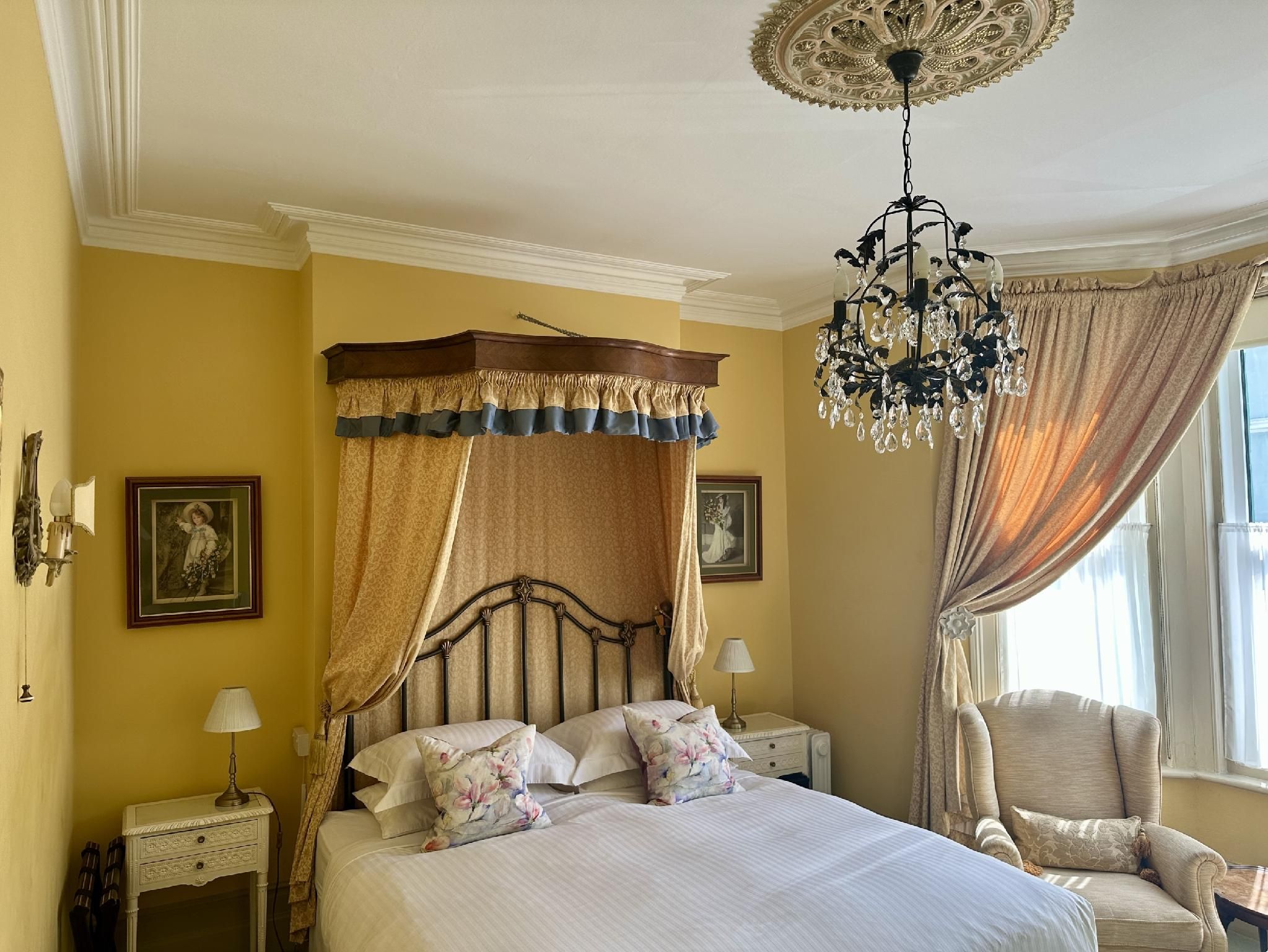 King-Ensuite-Alice Room