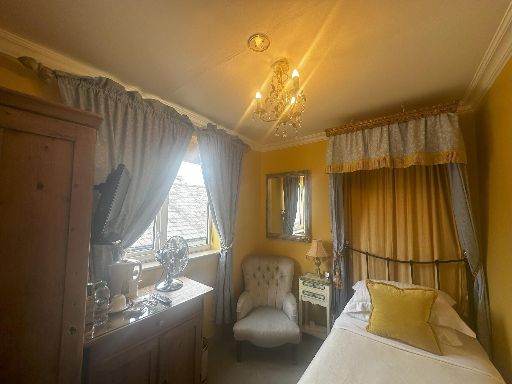 Single room-Standard-Ensuite-Louise Room