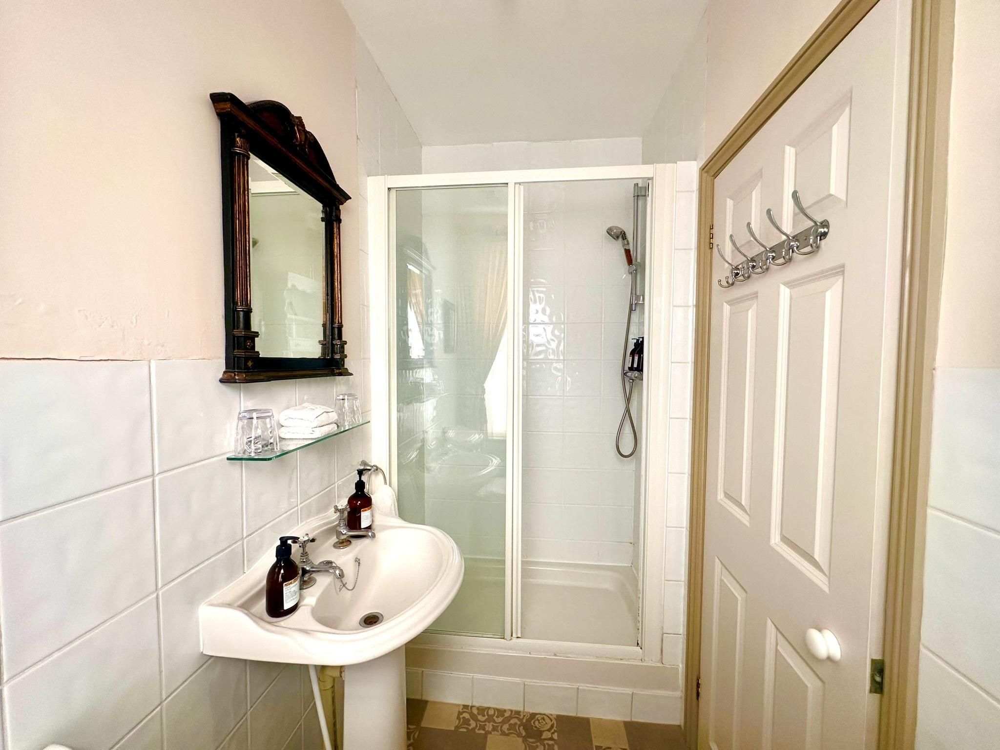 King-Superior-Ensuite-Leopold Room