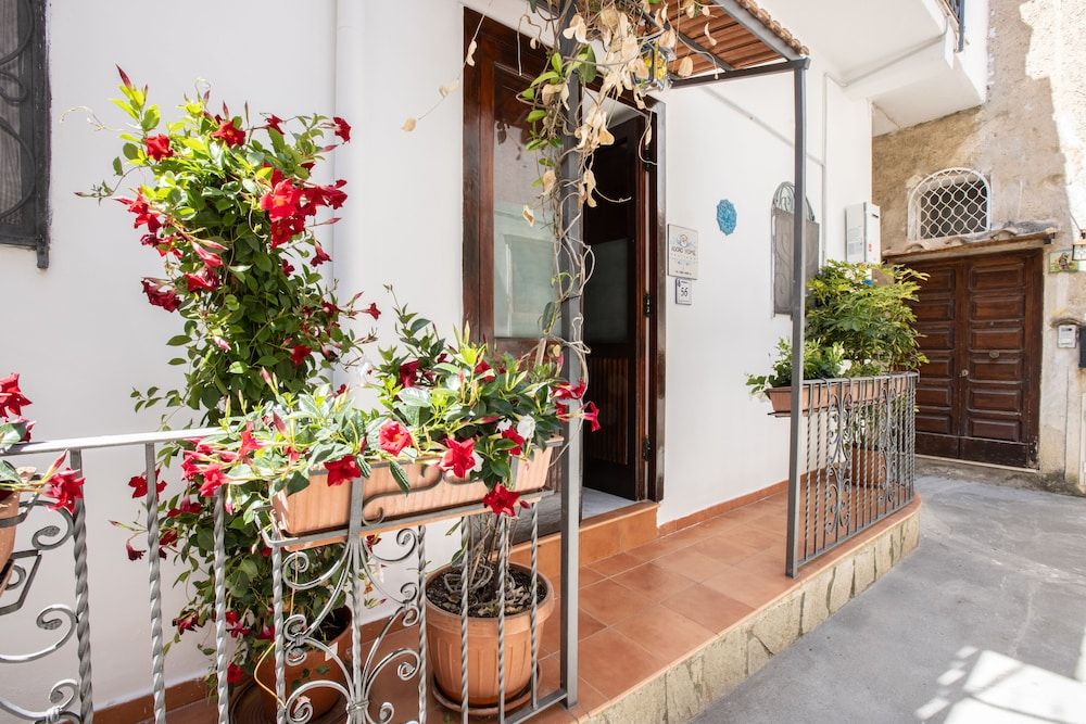 undefined Adoro Home