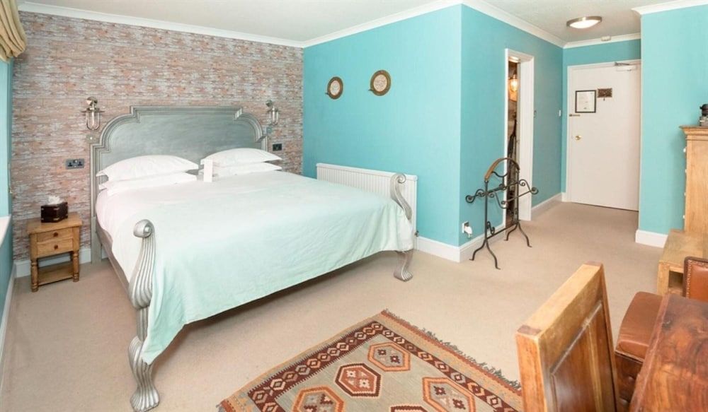 Elephant Hotel Chic Double Room 10