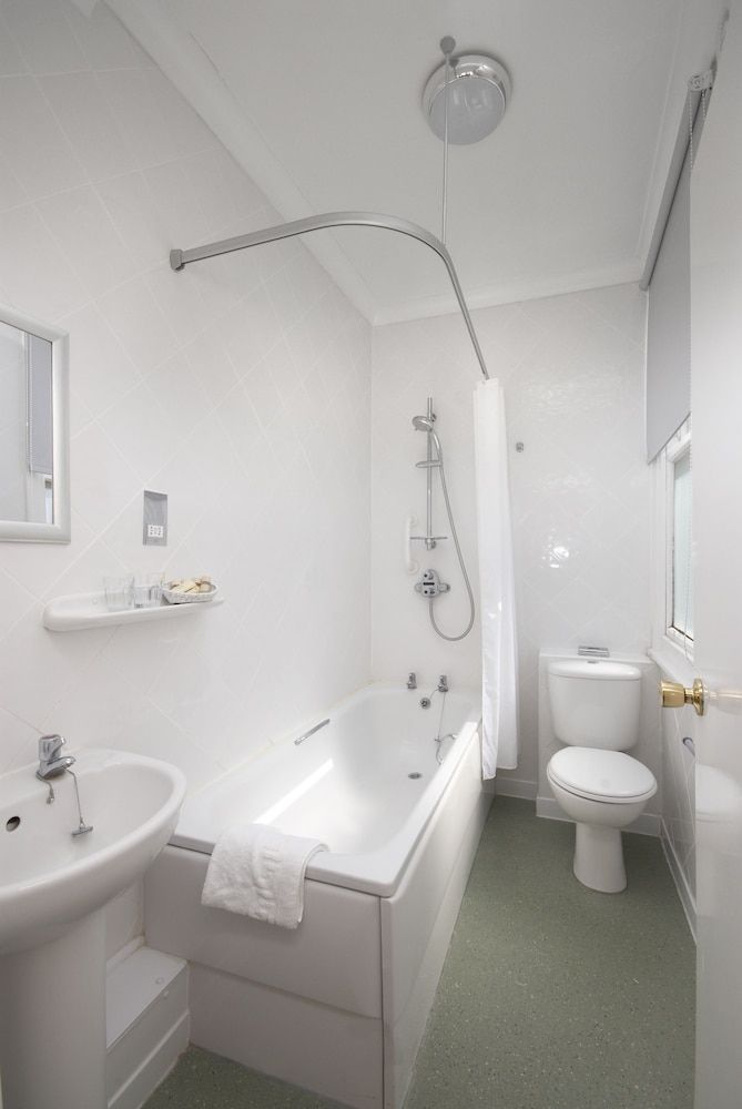 The New Southlands Hotel Family Triple Room 3