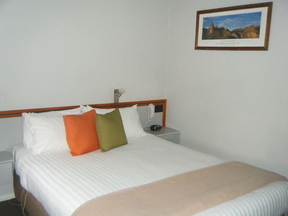 Orana Windmill Motel Deluxe Queen Room 2
