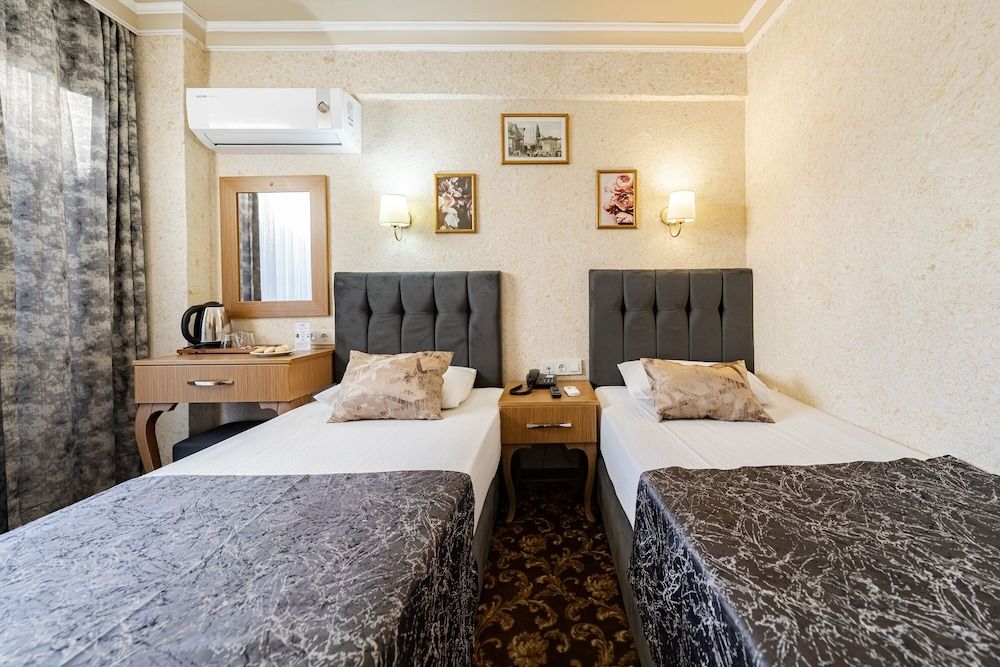 Hamit Hotel Kizilay Standard Room with City View and French Balcony (Twin Bed)