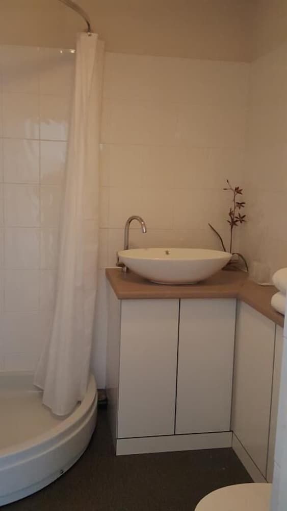 The Renishaw Single Room 6