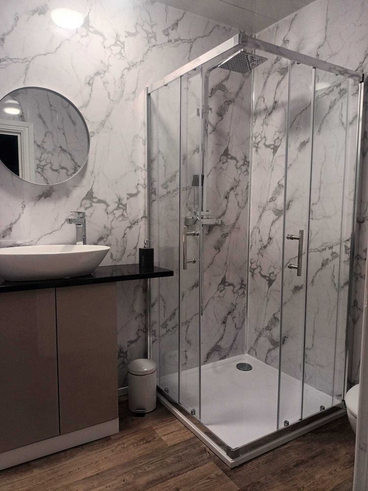 The Renishaw Twin Room 5