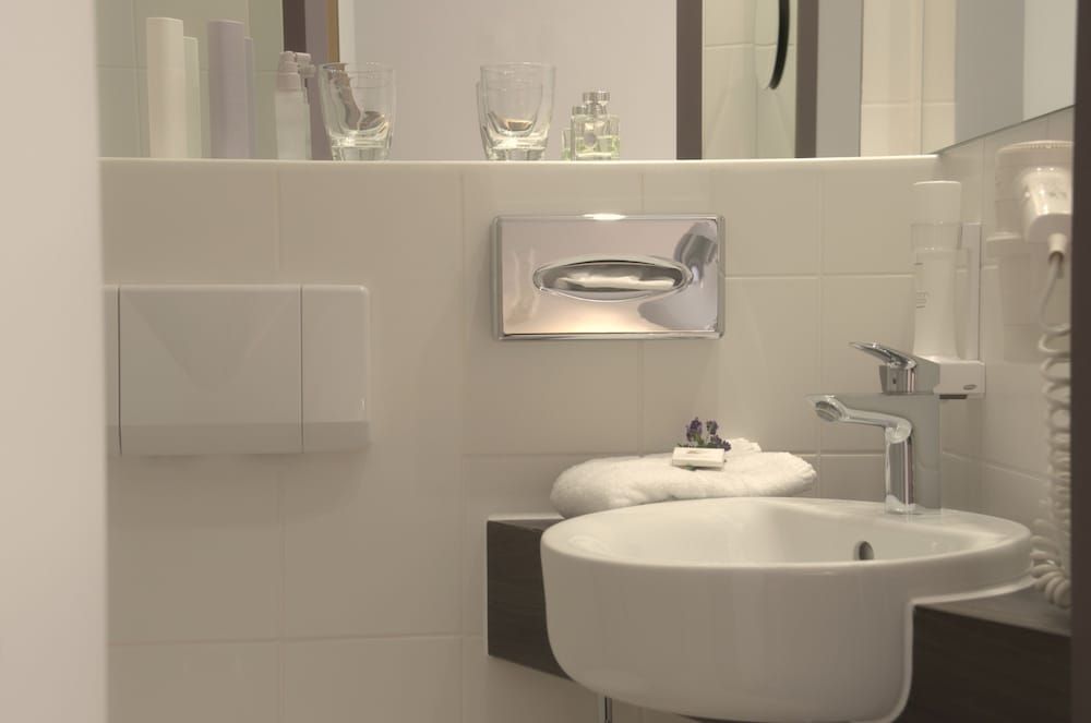 Lizz Hotel Munich Double Room 3