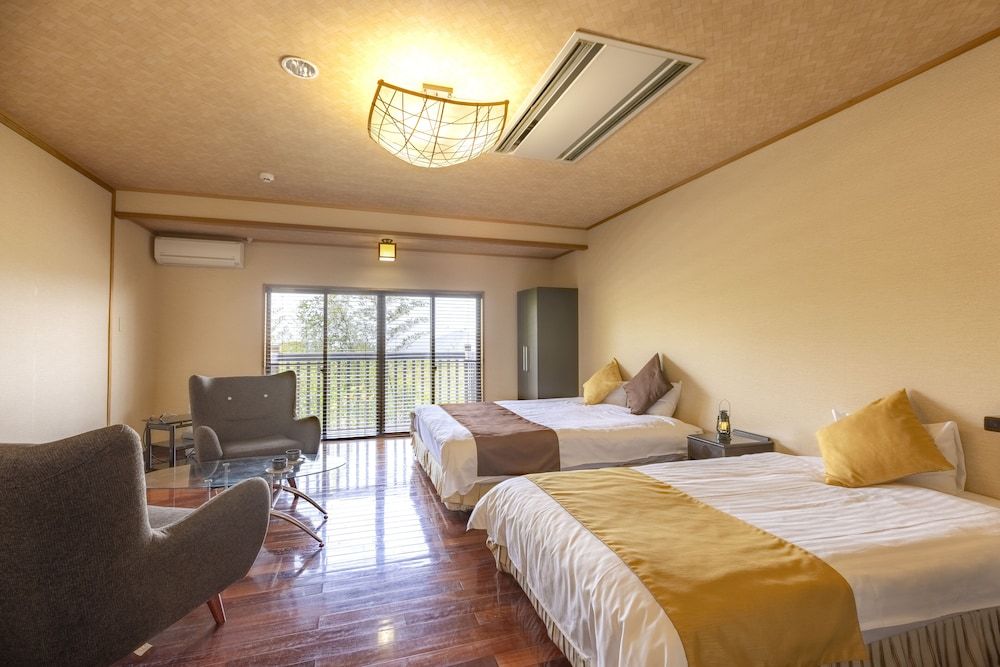 Business Twin Room, Non Smoking, Shared Bathroom