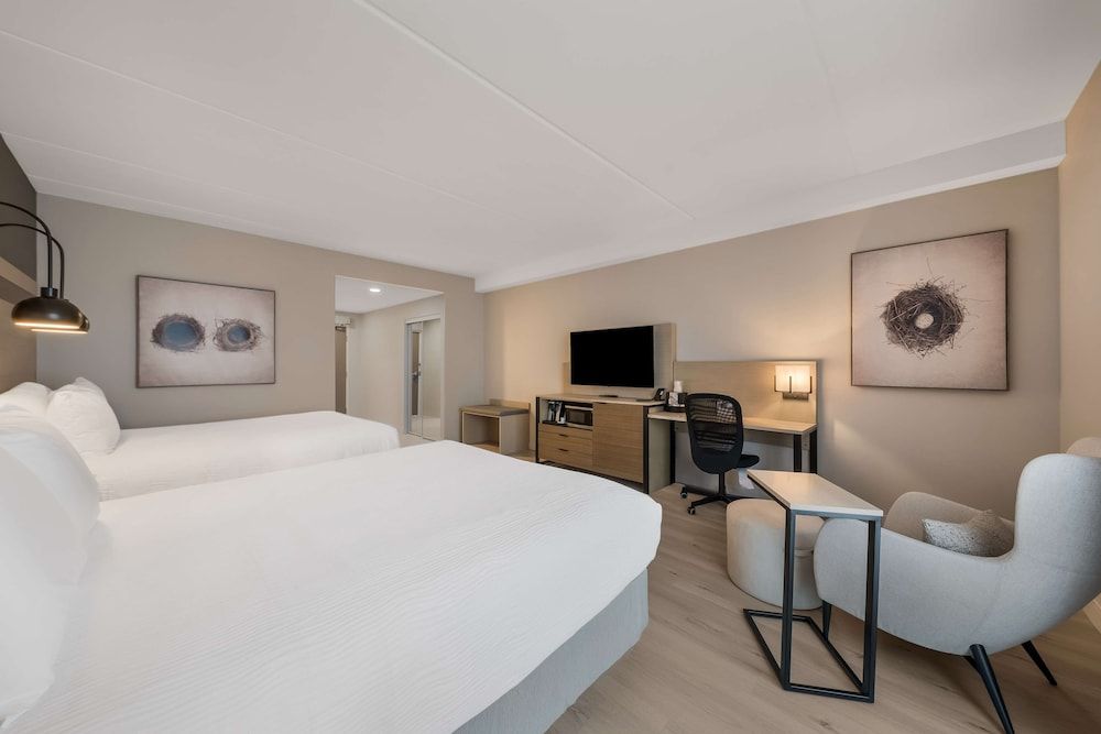 Best Western Plus Parry Sound Standard Room, 2 Queen Beds, Accessible, Refrigerator & Microwave 2