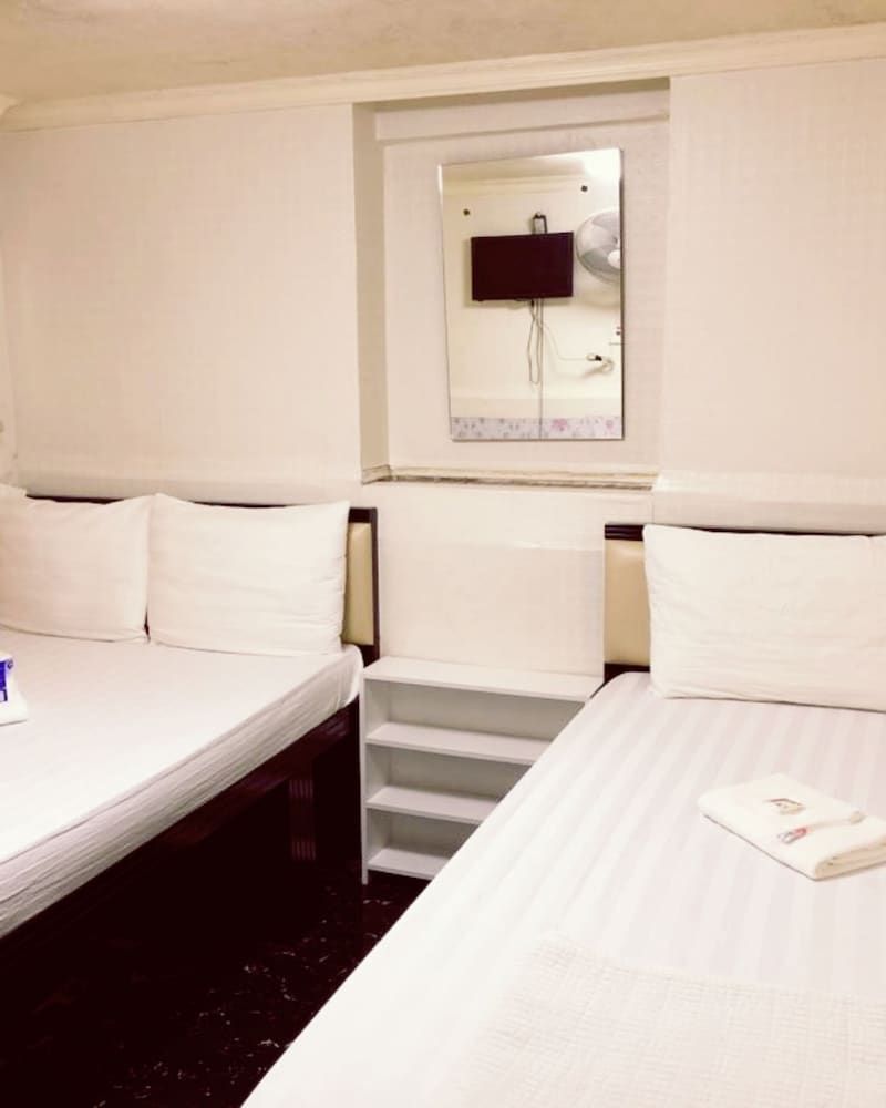 Taj Super Deluxe Comfort Triple Room, Multiple Beds, Non Smoking 2