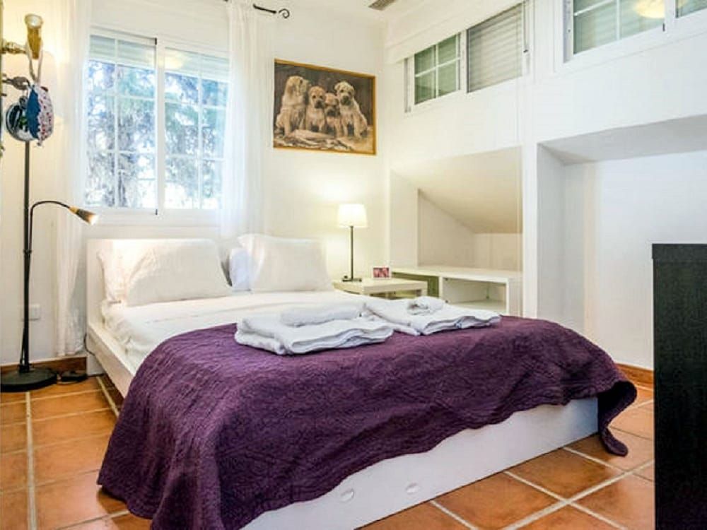 Comfort Single Room, Shared Bathroom, Garden View