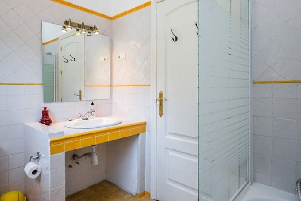 Comfort Single Room, Shared Bathroom, Garden View