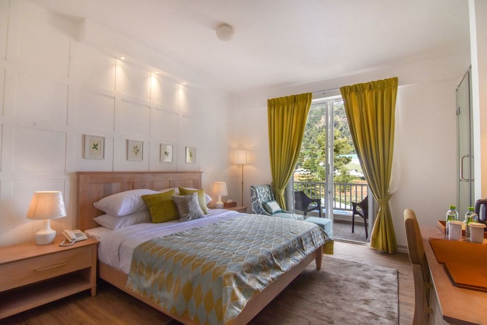 Superior Grand Suite with Jacuzzi and Balcony