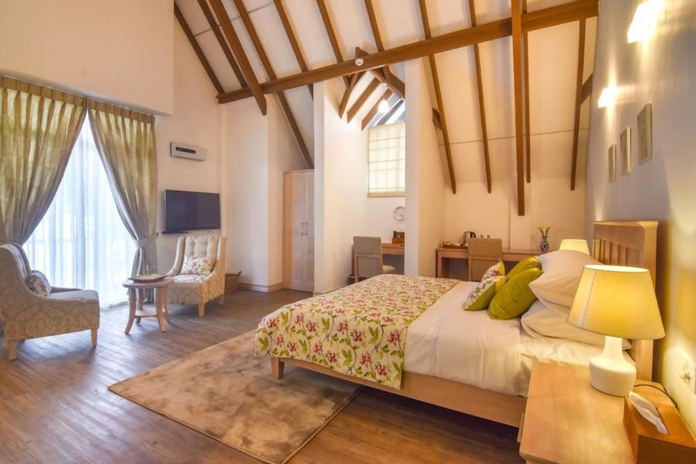 Attic Grand Superior Suite, Balcony Triple bed