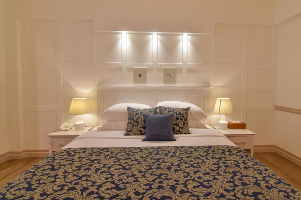 The Lynden Grove Hotel Deluxe Suite, Double Bed