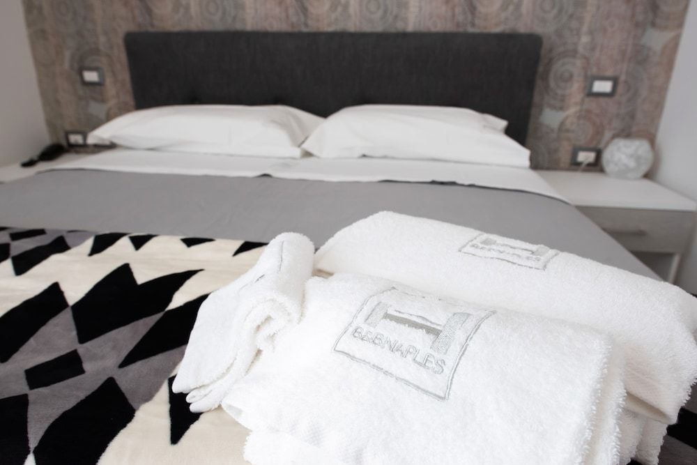 Hermes Rooms for tourists Luxury Room, Multiple Beds, Hot Tub, City View