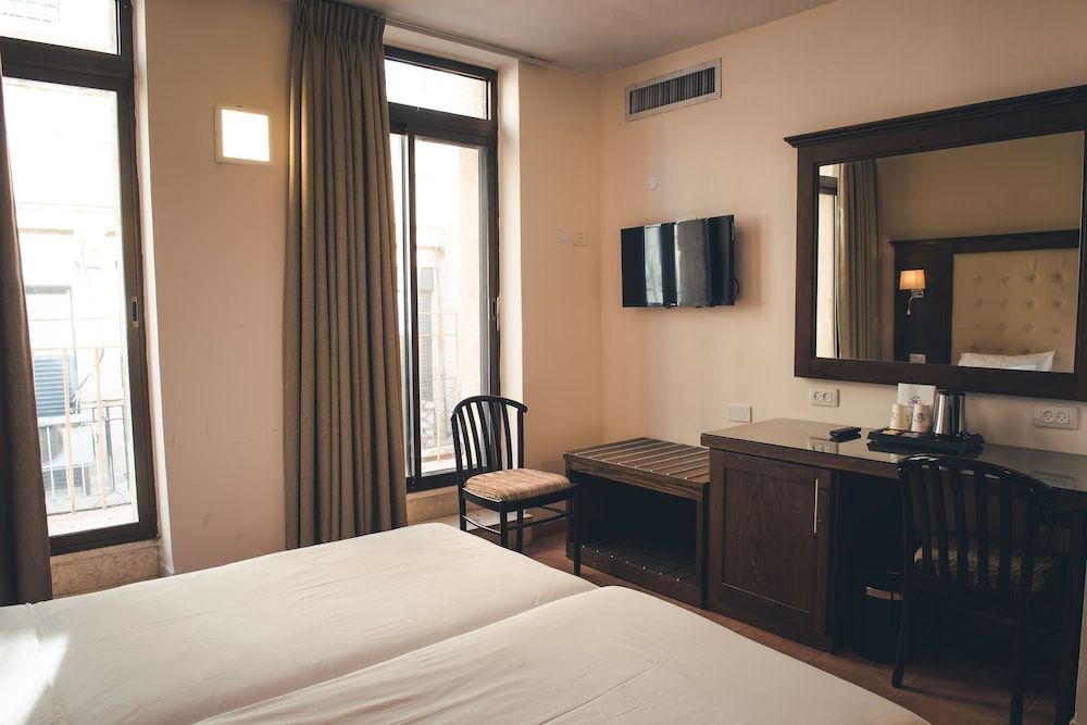 Gloria Hotel Standard Twin Room 5