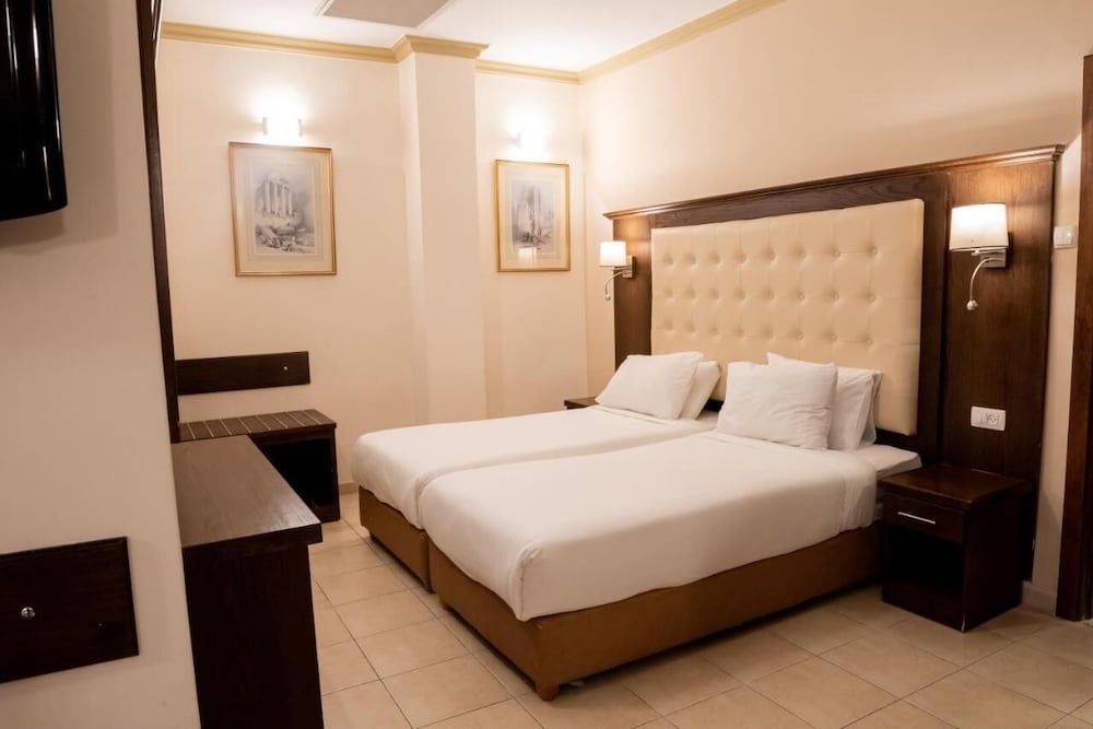 Gloria Hotel Standard Twin Room