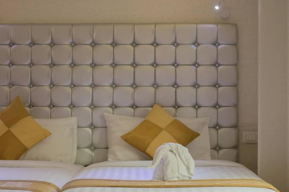 Justice Hotel Standard Twin Room, 2 Twin Beds 4