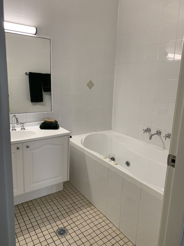 Hamilton's Henry Parkes Motor Inn, Parkes Family Double Room, Non Smoking, Kitchenette (2Bd Family) 6