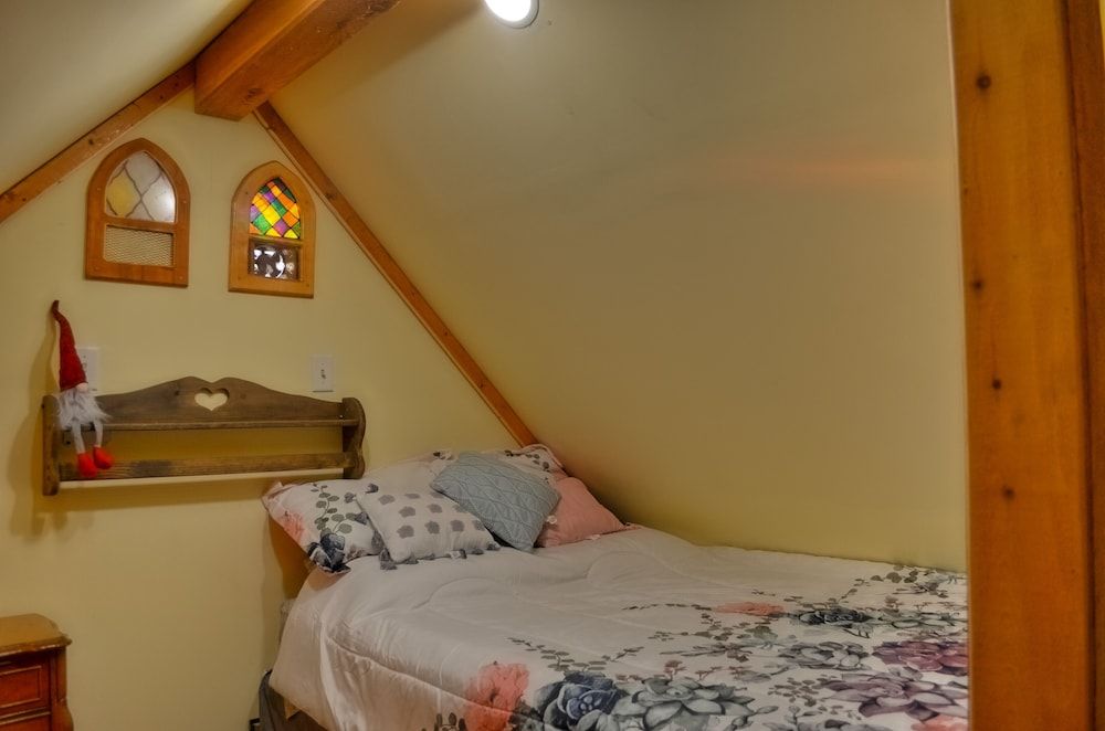 Rarumpelpunzeldornaschenwittchen Schneewittchen Cottage 3