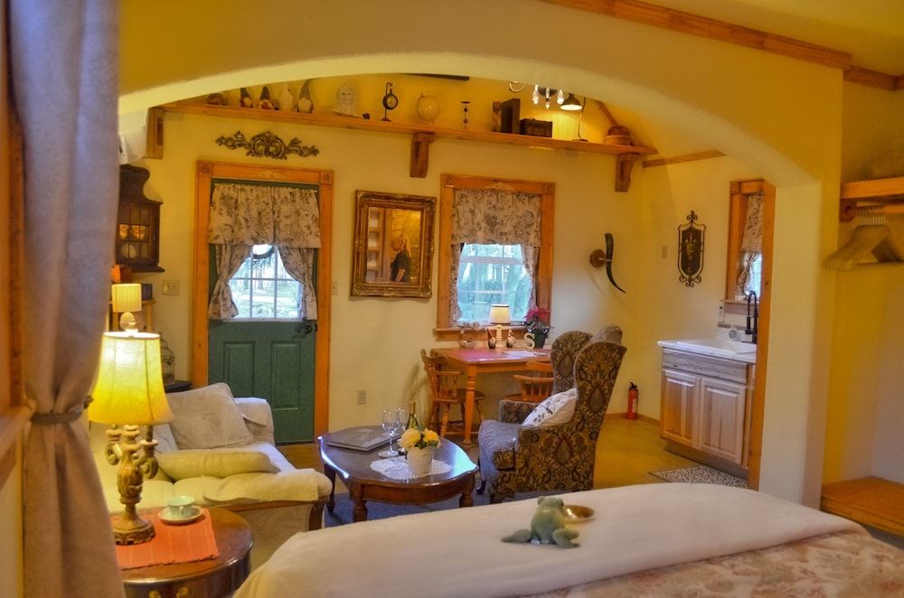 Rarumpelpunzeldornaschenwittchen Schneewittchen Cottage 5